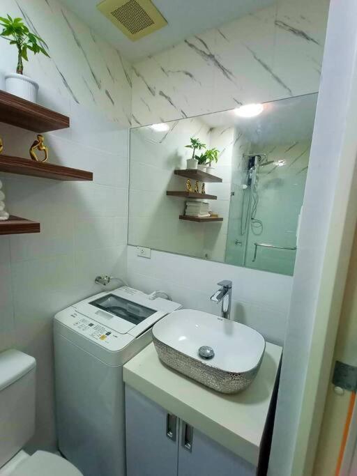 Cozy Studio Unit At Sun Residences Quezón by Eksteriør bilde